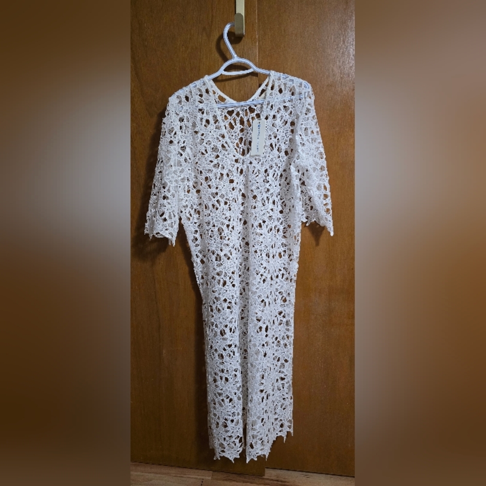 Chic White Crochet Beach Cover-Up - Picture 6 of 7